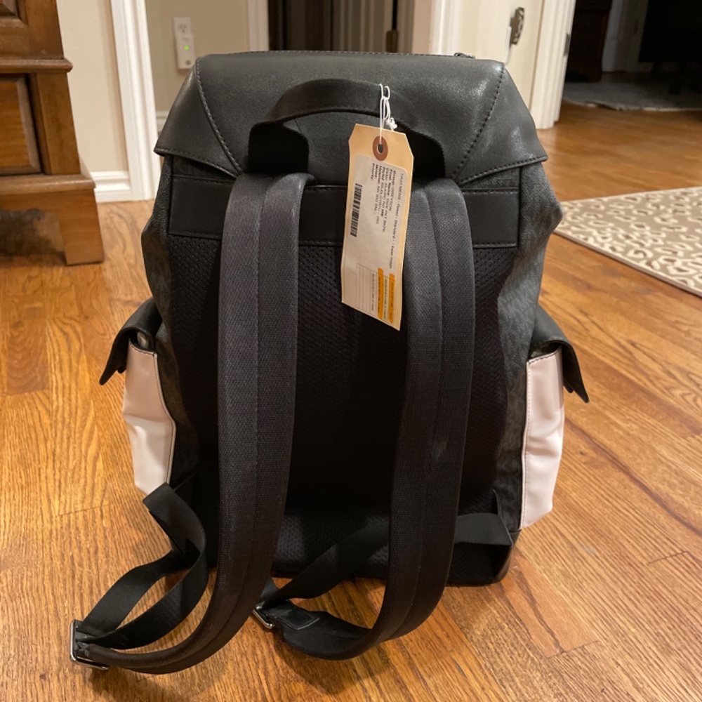 MICHAEL KORS Greyson Signature Logo Mixed-media Backpack - Picture 3 of 8
